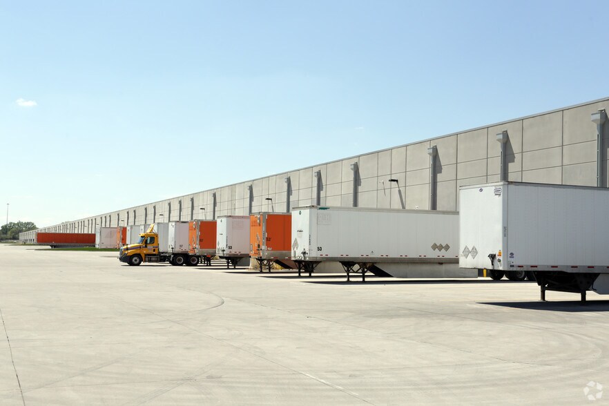 More Photos Of 4950 NE 29th St, Des Moines Warehouse For Lease