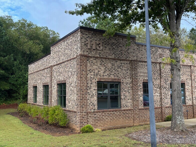 More Photos Of 113 Village Ctr W, Woodstock Office For Sale