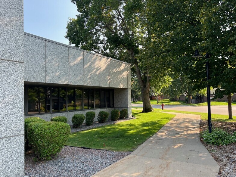 More Photos Of 220 Park Ave S, Saint Cloud Office For Sale