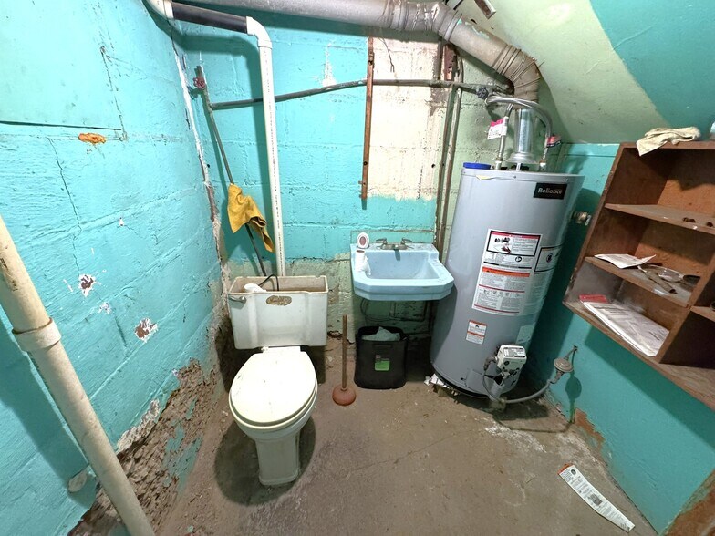 More Photos Of 366 Main St, Grantsville Storefront Retail Office For Sale