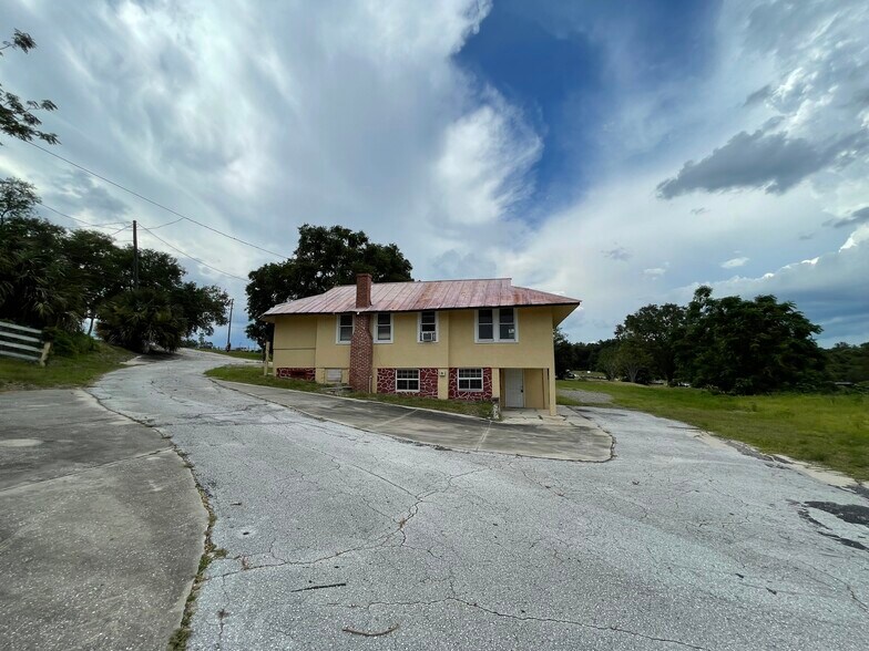 More Photos Of 611 N Dixie Ave, Fruitland Park Self Storage For Sale