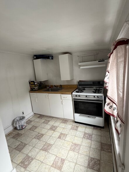 More Photos Of 90 Medford Ave, Patchogue Medical For Sale