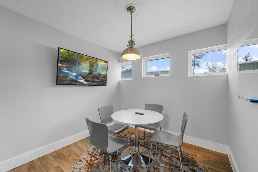 More Photos Of 29519 W Hawthorne Dr, Spring Flex For Sale