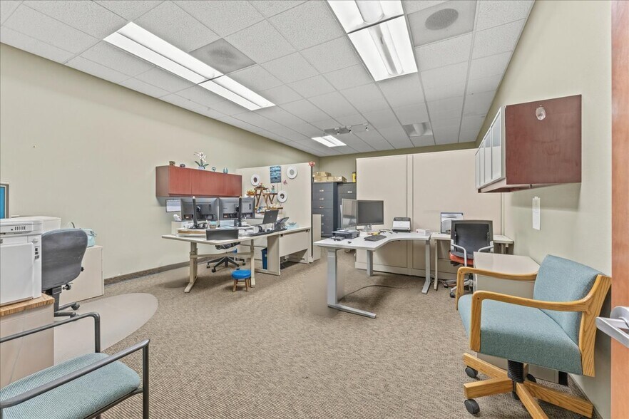 More Photos Of 250 Division St NE, Salem Office For Sale