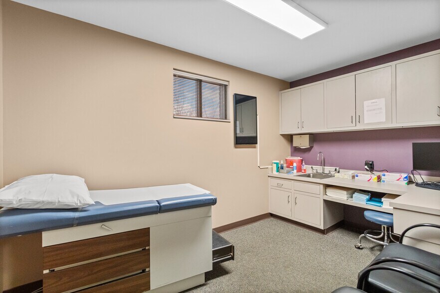 More Photos Of 2345 W Lincoln Rd, Kokomo Healthcare For Lease