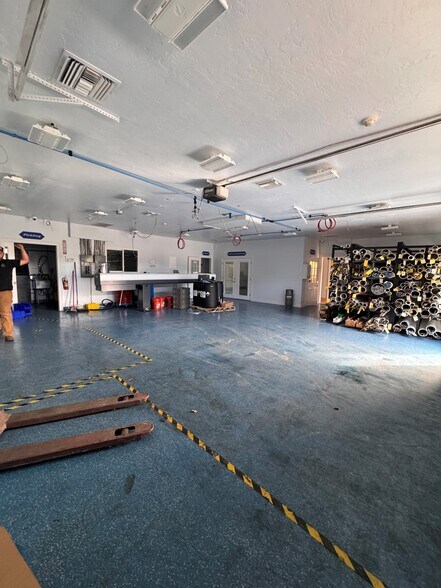 More Photos Of 11430 Tamiami Trl E, Naples Manufacturing For Lease