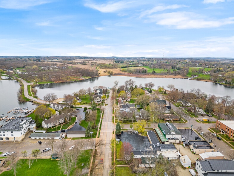 More Photos Of 488 South St, Green Lake Hotel For Sale