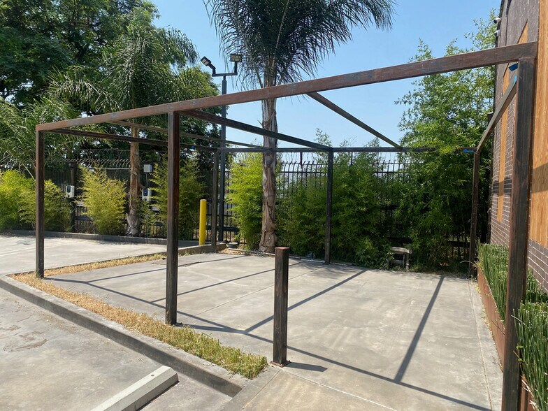 More Photos Of 945 S Boyle Ave, Los Angeles Restaurant For Lease