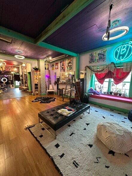 More Photos Of 304 S Lockwood Dr, Houston General Retail For Sale