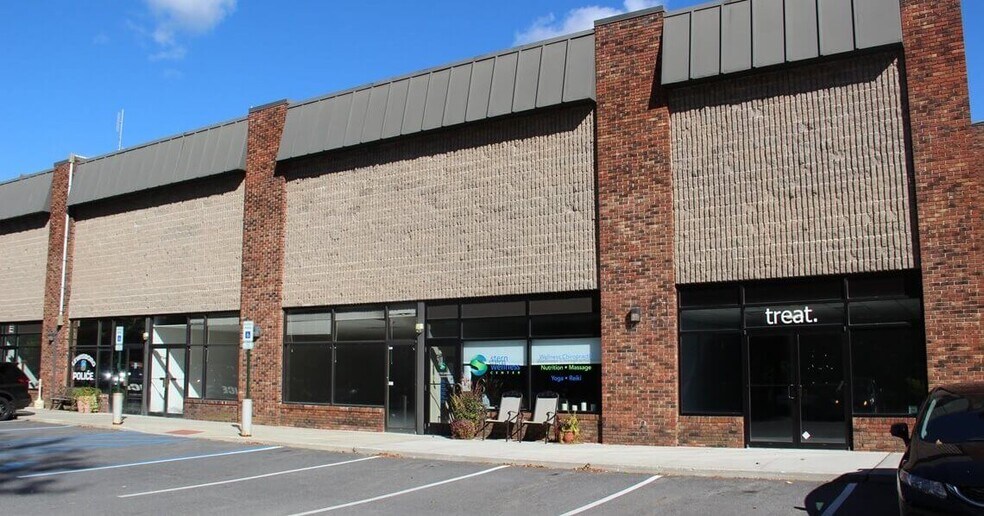 More Photos Of Route 35 & Route 121 @ Rte 35 & Rte 121 (North Salem Rd), Cross River Unknown For Lease