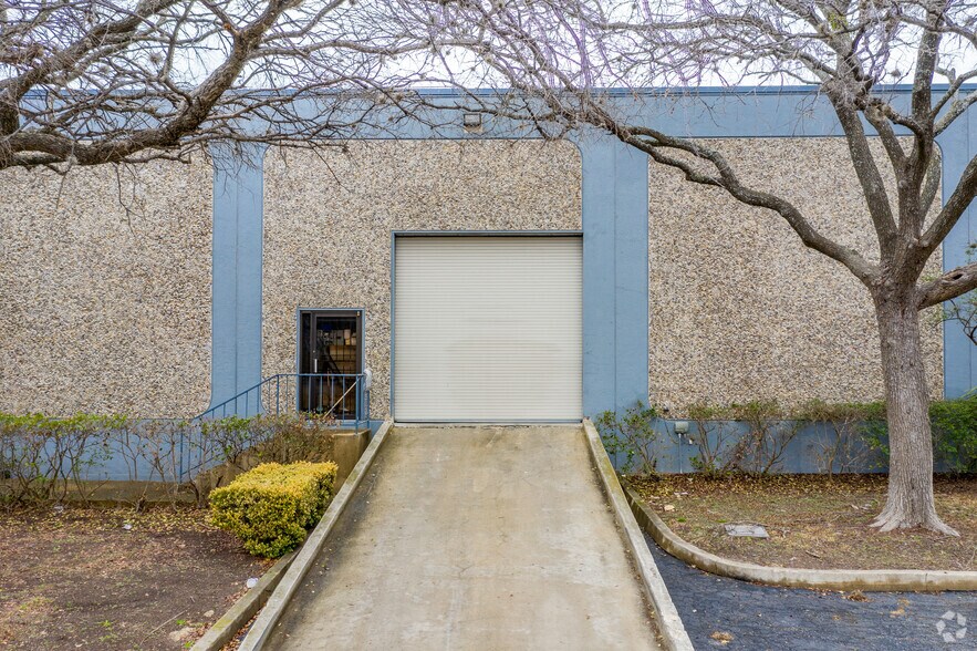 More Photos Of 9929 Broadway, San Antonio Unknown For Lease