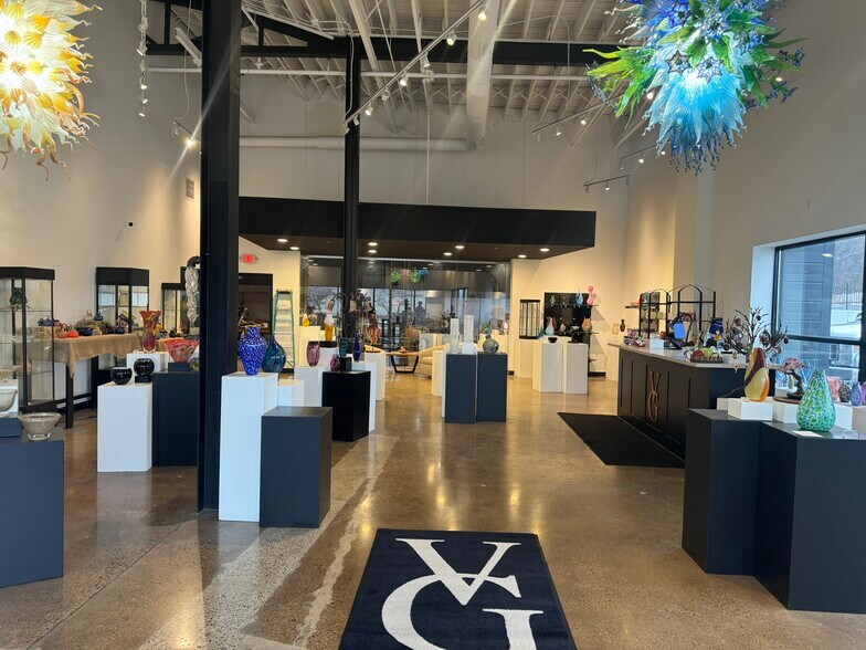 More Photos Of 103 Concord Exchange N, South Saint Paul Auto Dealership For Sale