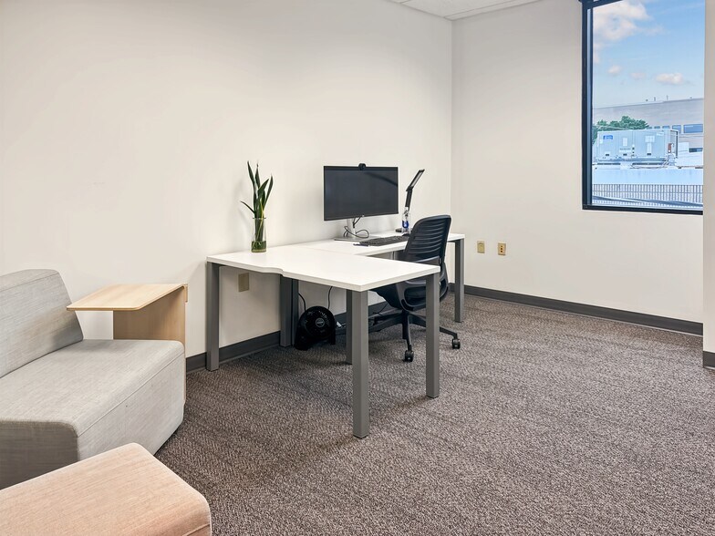 More Photos Of 1 Music Cir N, Nashville Coworking Space