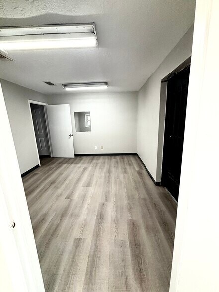 More Photos Of 8922 Frey, Houston Warehouse For Lease