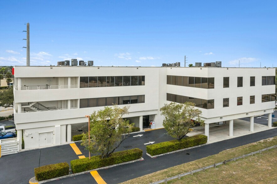 More Photos Of 250 Tequesta Dr, Tequesta Office For Sale