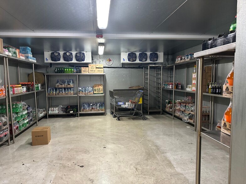 More Photos Of 9020 Long Beach Blvd, South Gate Light Manufacturing For Lease