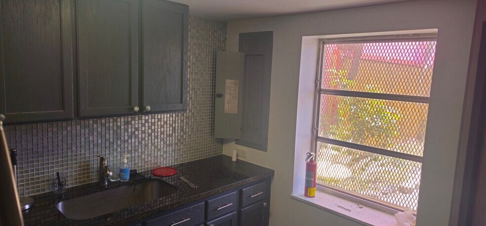 More Photos Of 803 Lake Ave, Lake Worth Storefront For Sale