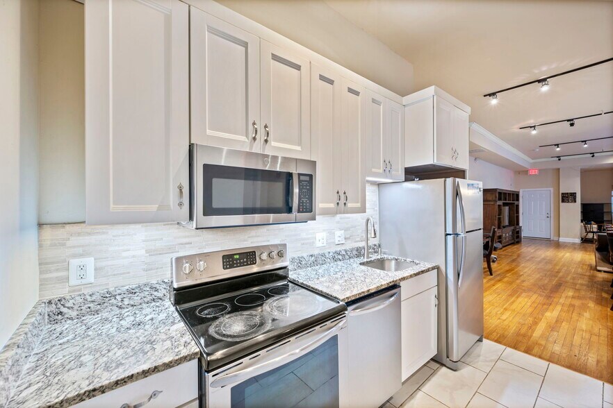 More Photos Of 338 N Charles St, Baltimore Storefront Retail Residential For Sale