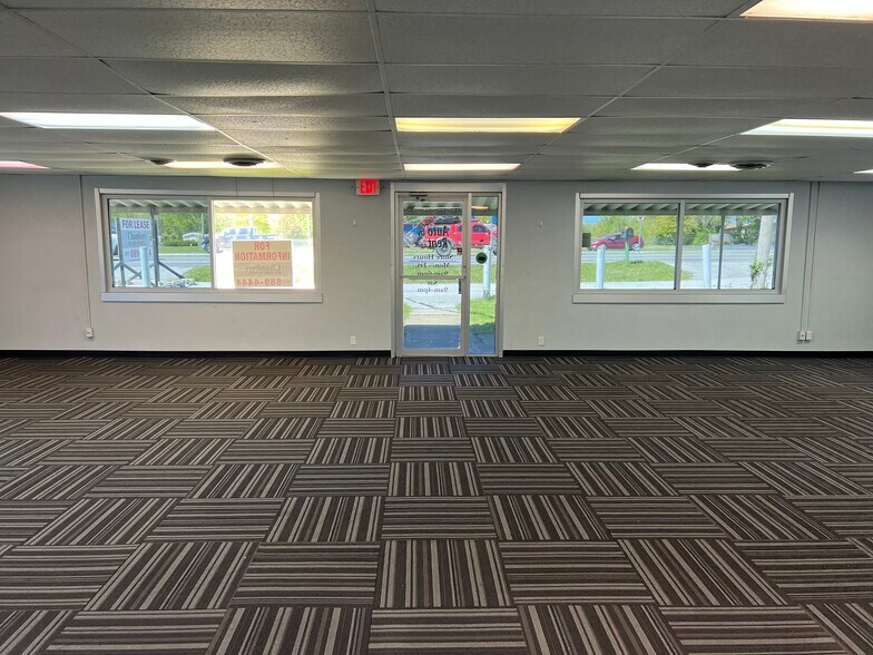 More Photos Of 3250 W Sunshine St, Springfield Restaurant For Lease