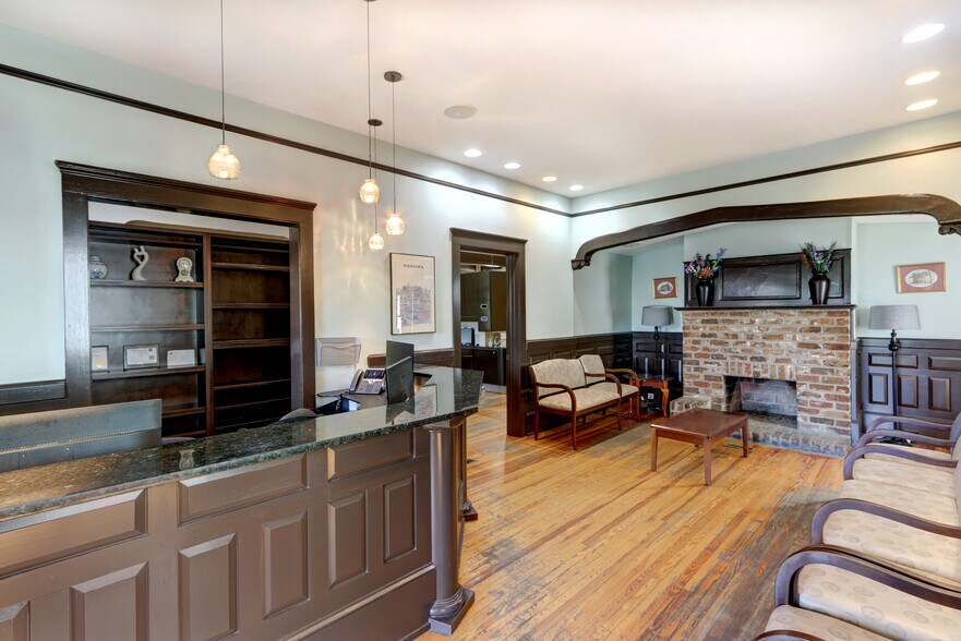More Photos Of 207 E 31st St, Savannah Medical For Sale