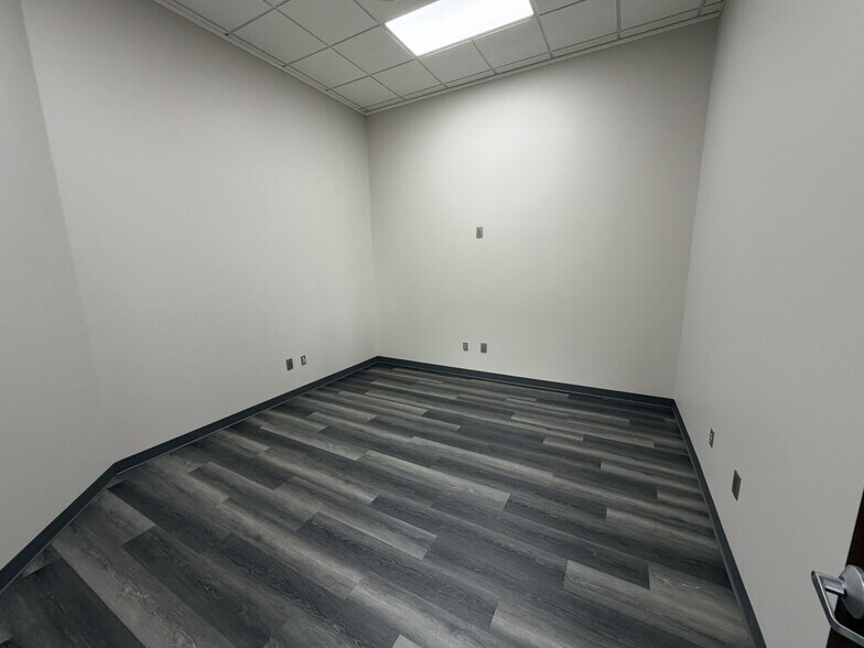 More Photos Of 1335 Space Park Dr, Houston Office For Lease