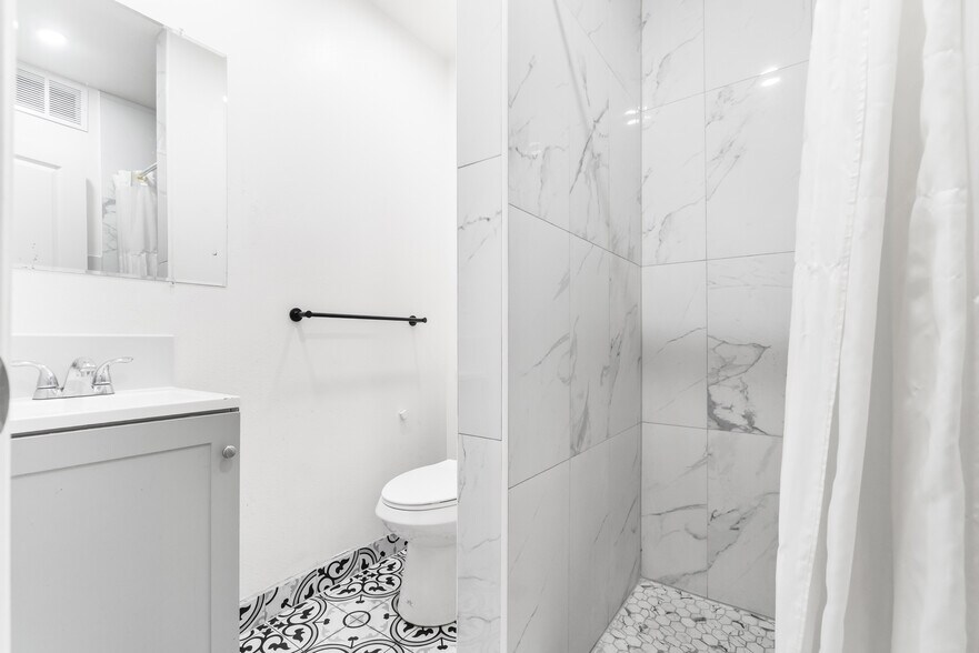 More Photos Of 825 W Gardena Blvd, Gardena Hotel For Sale