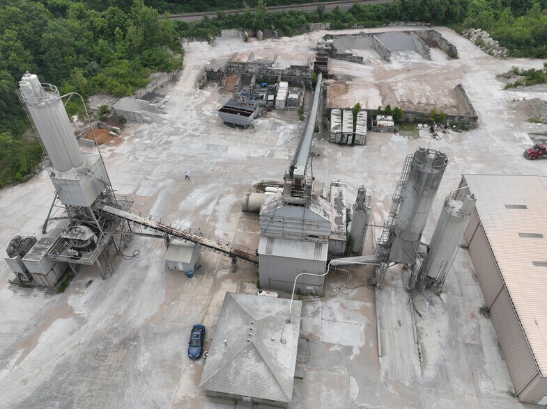 More Photos Of 5010 Old Alton Edwardsville Rd, Edwardsville Industrial For Sale
