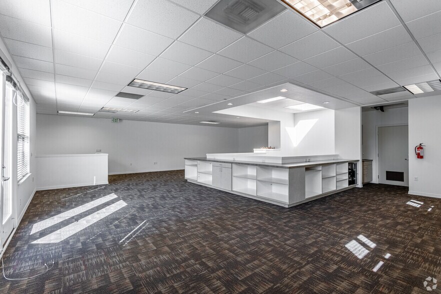 More Photos Of 1815 NW Overton St, Portland Loft Creative Space For Lease