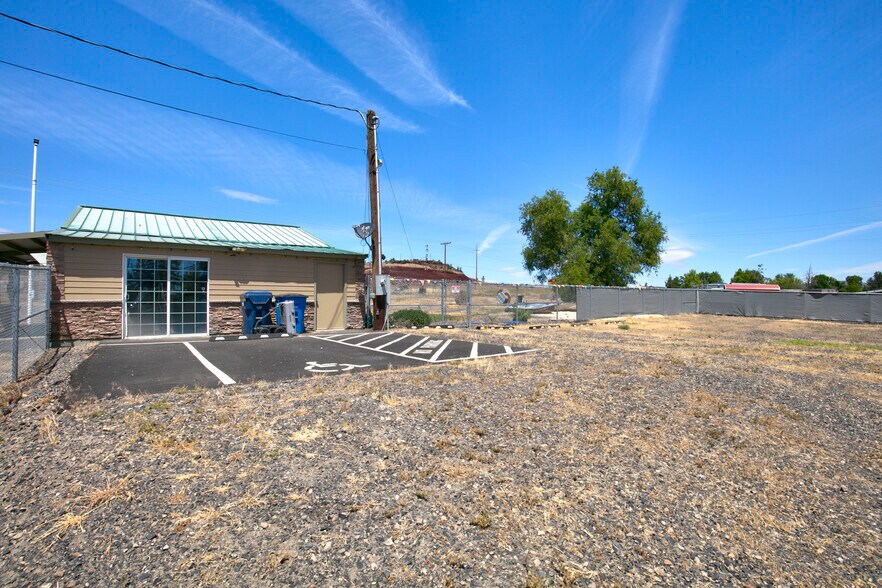 More Photos Of 223 NW Oneil way, Redmond Shelter For Sale