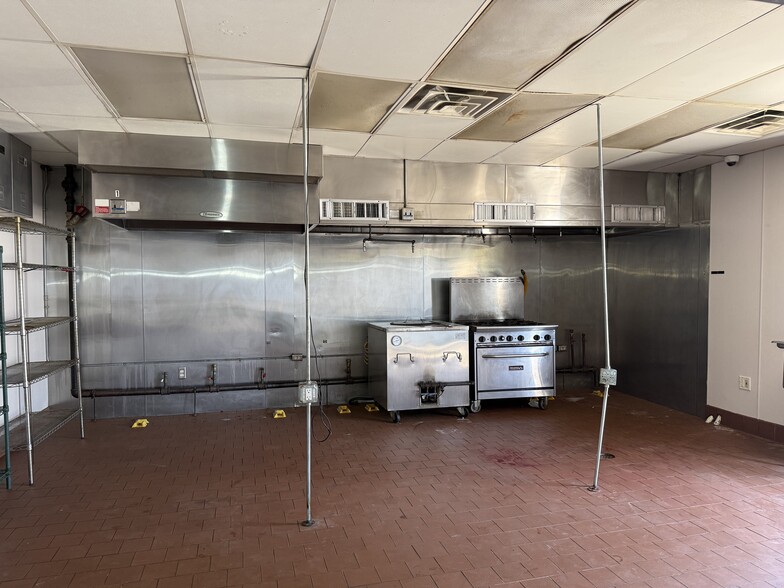 More Photos Of 400 N Coit Rd, Richardson General Retail For Lease