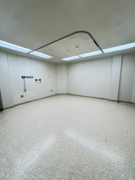 More Photos Of 4555 S Manhattan Ave, Tampa Hospital For Sale