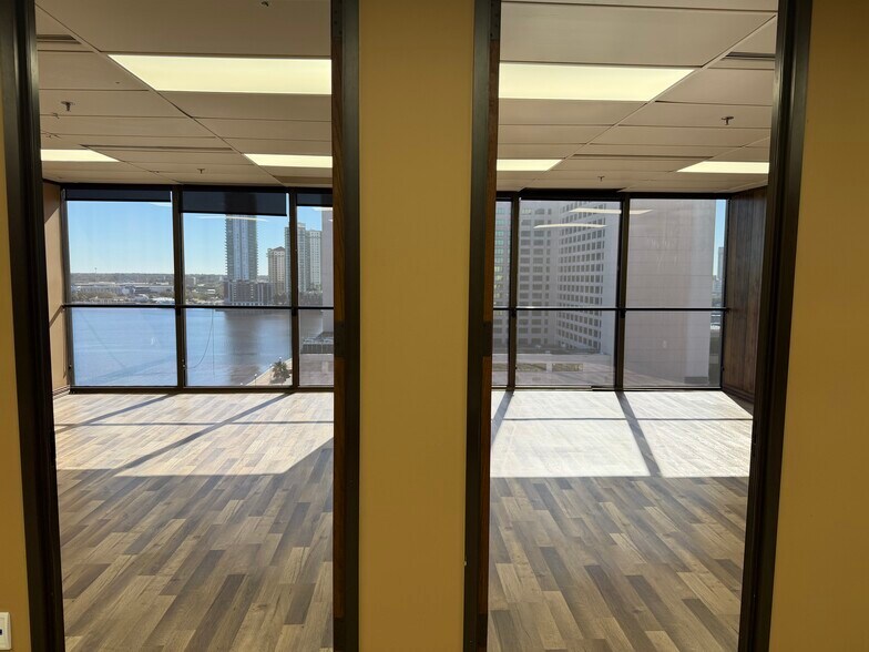More Photos Of 233 E Bay St, Jacksonville Office For Sale
