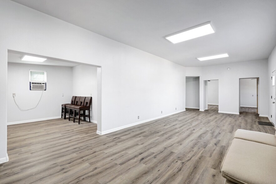 More Photos Of 1016 E Borgfeld Dr, San Antonio Flex For Sale