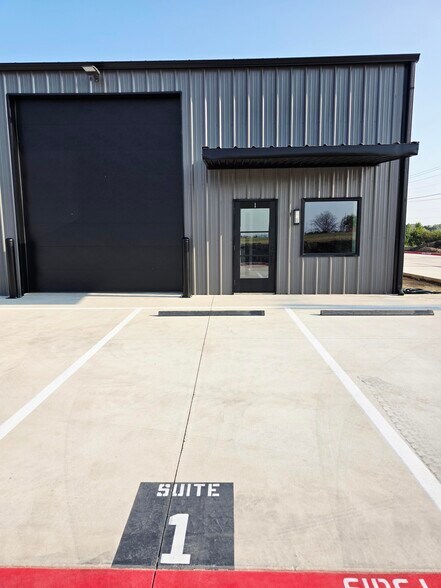 More Photos Of 11379 Farmington Rd, Van Alstyne Light Distribution For Lease