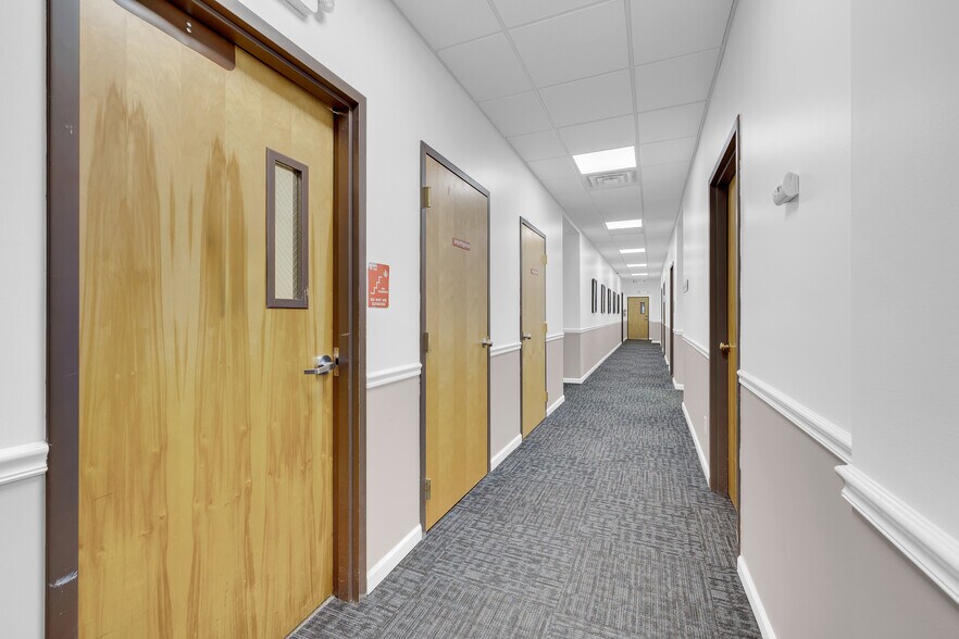 More Photos Of 230 US Highway 206, Flanders Medical For Lease