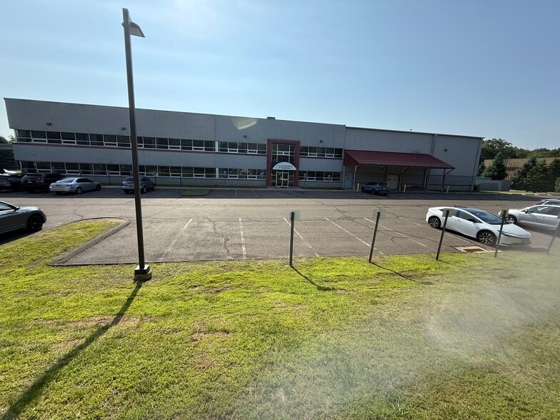 More Photos Of 450 Woodland Ave, Bloomfield Warehouse For Sale