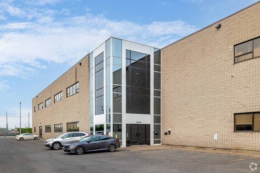 More Photos Of 8920-8950 Boul Pie-IX, Montréal Light Manufacturing For Lease