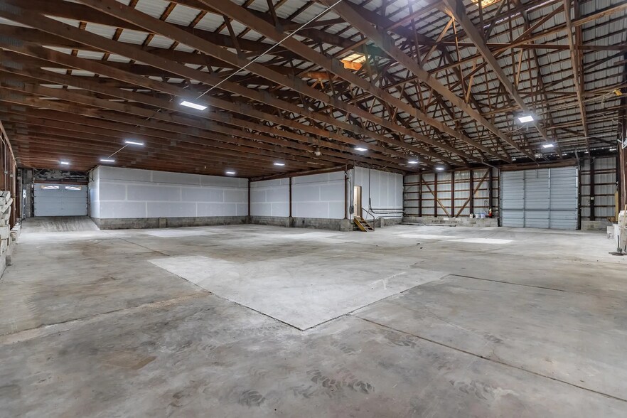 More Photos Of 13501 Morse St, Cedar Lake Industrial For Lease