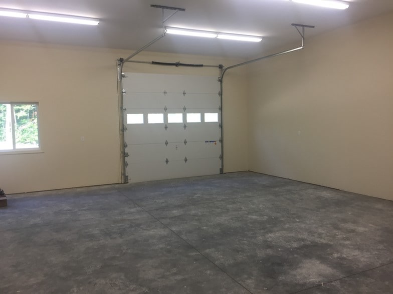 More Photos Of 7 Pequot Park Rd, Westbrook Warehouse For Lease