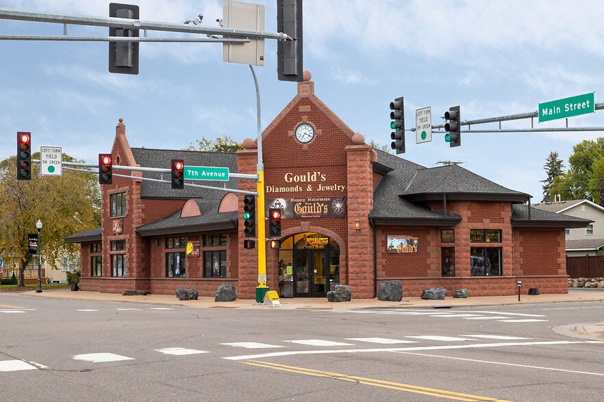 More Photos Of 700 E Main St, Anoka Freestanding For Lease