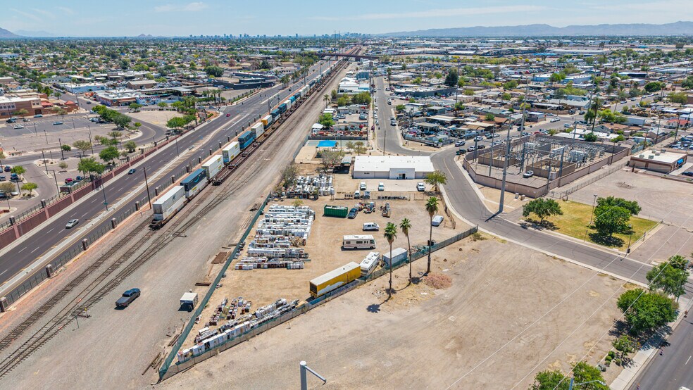 More Photos Of 5850 W Market St, Glendale Service For Sale