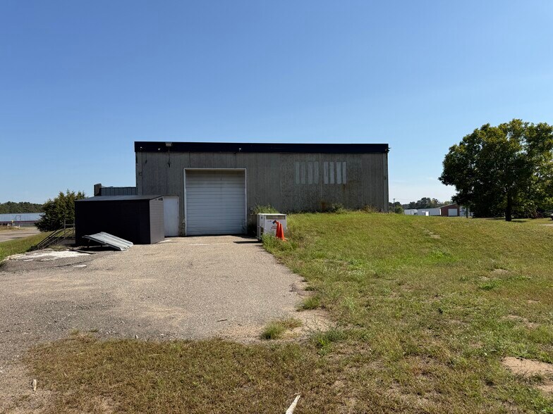 More Photos Of 39404 Grand Ave, North Branch Warehouse For Sale