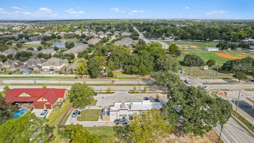 More Photos Of 1935 Avenue D, Katy Freestanding For Sale