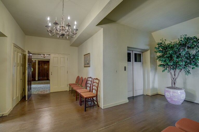 More Photos Of 3464 Central Pky, Cincinnati Funeral Home For Sale