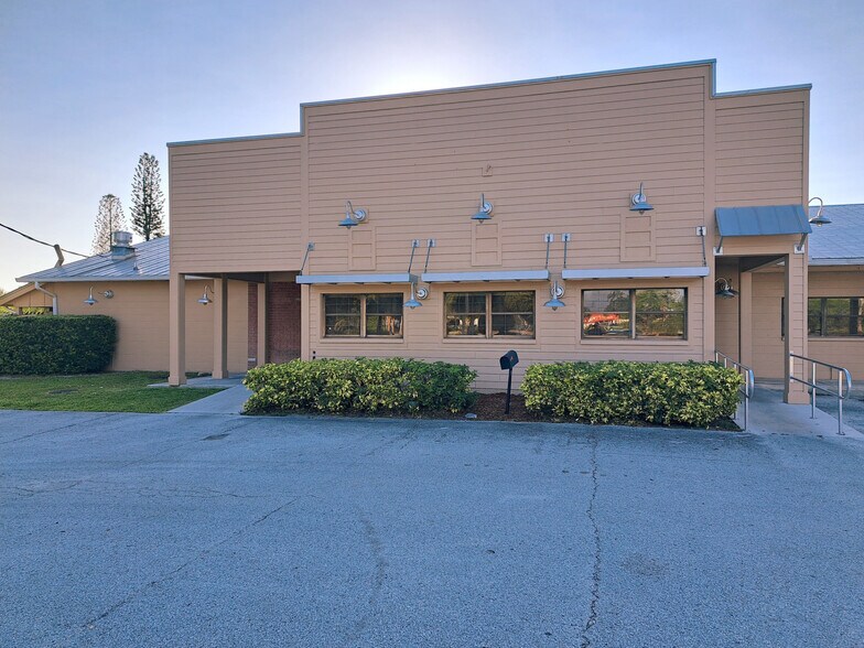More Photos Of 3120 S US Highway 1, Fort Pierce Restaurant For Lease
