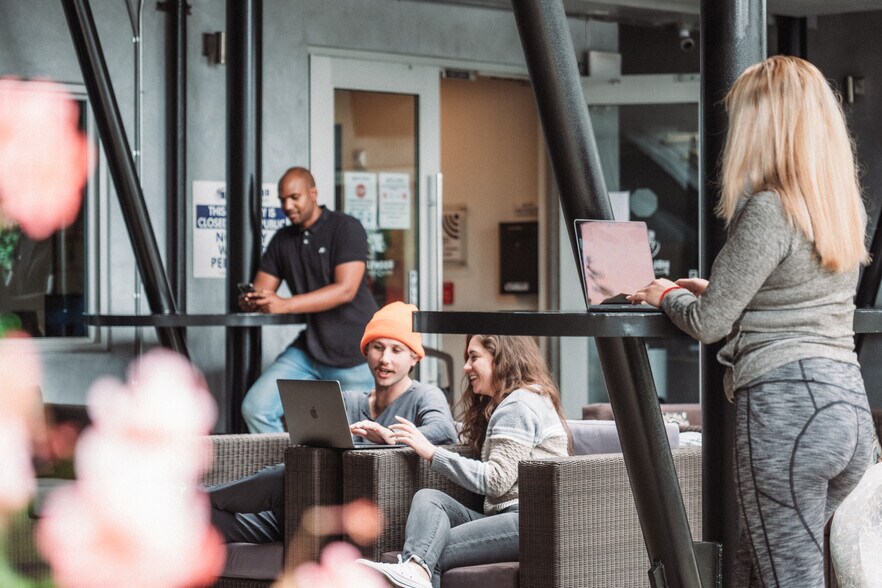 More Photos Of 6350 Santa Monica Blvd, Los Angeles Office For Sale