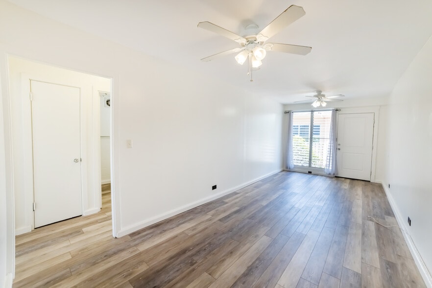 More Photos Of 534 Kamoku St, Honolulu Apartments For Sale