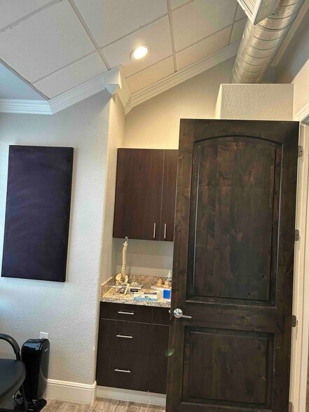 More Photos Of 7148 Trail Lake Dr, Fort Worth Medical For Sale