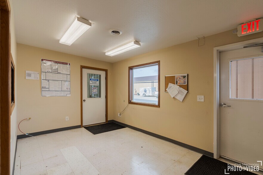 More Photos Of 612 Sinclair St, Gillette Industrial For Sale