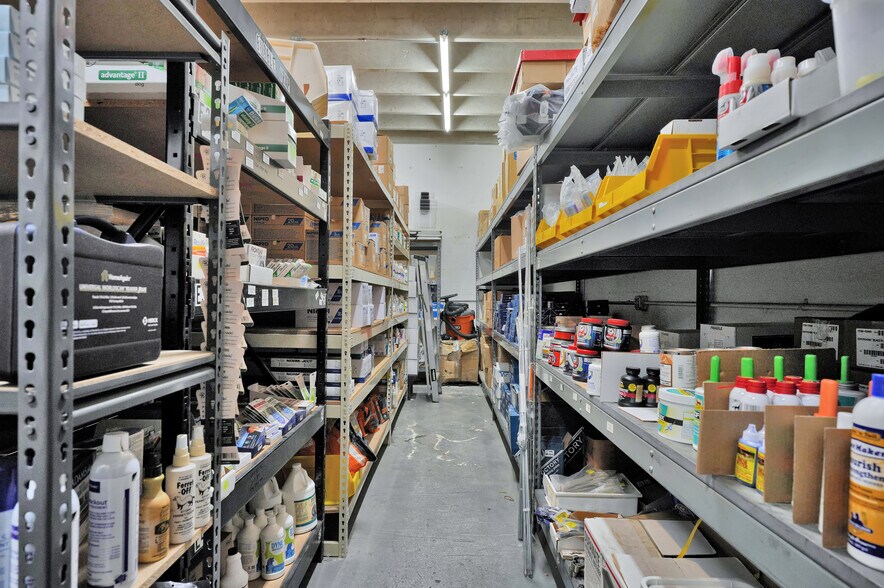 More Photos Of 8111-8119 NW 33rd St, Miami Warehouse For Sale